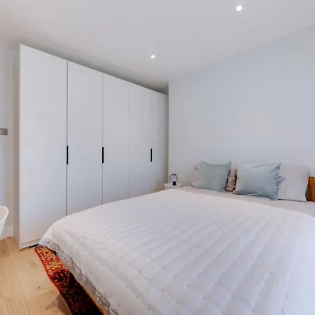 Stairway To Heaven - Fitzrovia - By Frankie Says Apartment London Exterior photo